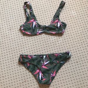 NWOT bikini: small top medium bottom in fun print